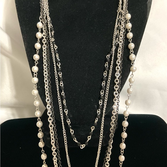 5 Strand Claire’s Necklace - Picture 3 of 8